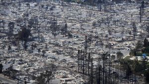 Foto: Ngeri! Penampakan Ribuan Rumah Ludes Dilalap Api di California