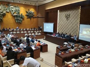Bahas Anggaran 2018, Menteri PUPR dan Kemenhub Rapat  di DPR