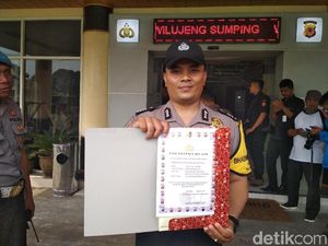 Polisi Baik Brigadir Dikri Raih Penghargaan dari Kapolda Jabar Polisi Baik Brigadir Dikri Raih Penghargaan dari Kapolda Jabar