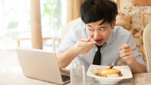 7 Alasan Pekerjaan Anda Membuat Tubuh Menggemuk