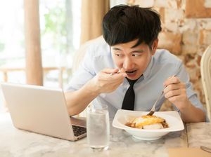 7 Alasan Pekerjaan Anda Membuat Tubuh Menggemuk