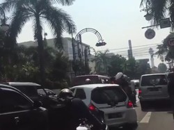 Mobil Nekat di Bandung Lolos 3 Kali Saat Dikejar Massa Pemotor