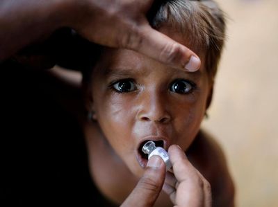 Anak Pengungsi Rohingya Dapat Vaksinasi Kolera
