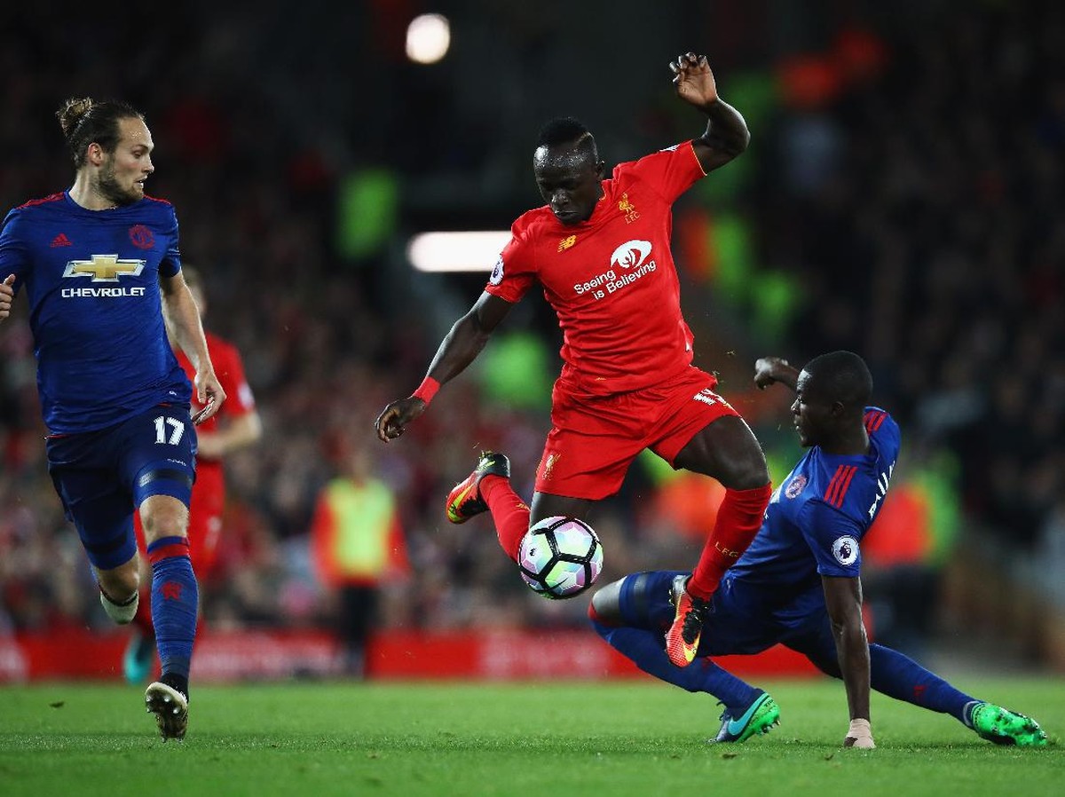 Sadio Mane pada laga melawan Manchester United di Anfield musim lalu (Clive Brunskill/Getty Images)