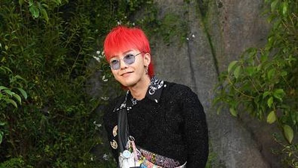 Foto: 10 Bukti G-Dragon Sering Pakai Baju Wanita Tapi Tetap Ganteng