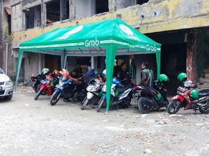 Dishub Jakpus Relokasi Ojek Online di Stasiun Sudirman Dishub Jakpus Relokasi Ojek Online di Stasiun Sudirman