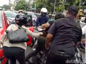 Jaga Emosi, Orang Jakarta Darah Tinggi Kalau Kena Macet Jaga Emosi, Orang Jakarta Darah Tinggi Kalau Kena Macet