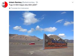 Netizen-Fotografer Ramai Kritik Tugu di Gunung Bromo: Bikin Jelek!