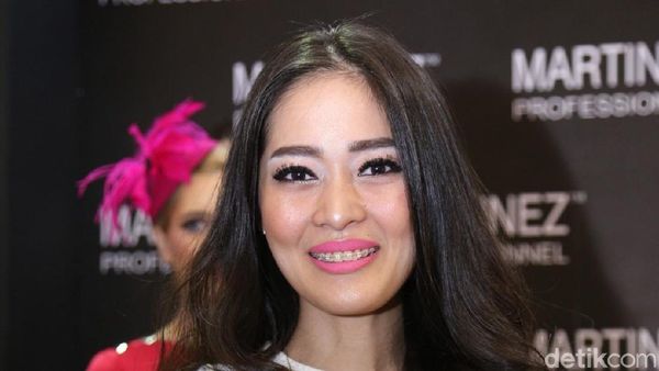 Gracia Indri Tetap Ceria Jelang Menjanda