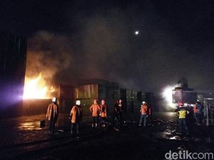 Diduga Elpiji Meledak, 7 Kontainer di Depo SPIL Membara