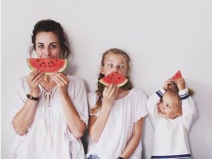 Keren Nih, Ibu dan Anak Kompak Bikin Foto Lucu-lucu