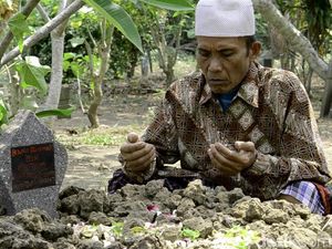 Suasana Duka Selimuti Pemakaman Banu, Suporter Persita di Pekalongan