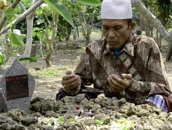 Suasana Duka Selimuti Pemakaman Banu, Suporter Persita di Pekalongan