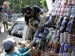 Kirab Gunungan Busana di Pekalongan, 2.000 Pakaian Dibagikan Gratis