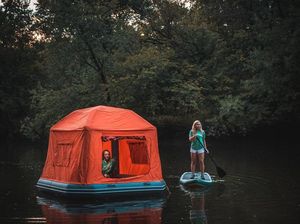 Mau Coba Kemping di Atas Air?