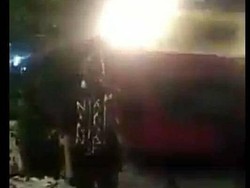 Hati-hati Tersambar Kereta, Ini Jarak Aman Berdiri dari Rel