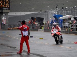Dovizioso Ungguli Marquez yang Sempat Jatuh