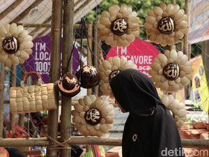 Produk Kerajinan Komunitas Lokal Dipamerkan di Taman Menteng