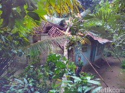19 Rumah di Banyumas Rusak Diterjang Angin Ribut