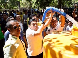 Setya Novanto Resmikan Akses Air Bersih untuk Pengungsi Gunung Agung