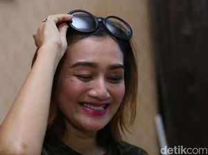 Wajah Lebam, Nini Carlina Alami KDRT?