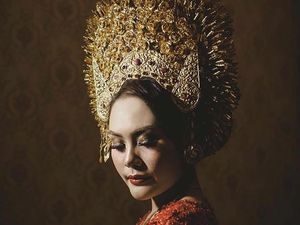Foto: Hiasan Kepala Pengantin Adat Indonesia yang Mewah dan Megah Foto: Hiasan Kepala Pengantin Adat Indonesia yang Mewah dan Megah