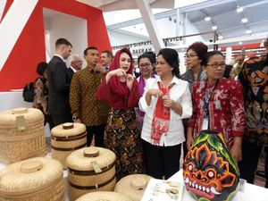 Arumi Bachsin Senang Stan Pameran Trenggalek Dikunjungi Ibu Negara