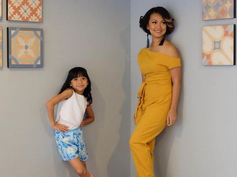 Nola dan putrinya/