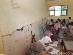 Berada di Pusat Kota Serang, Sekolah Dasar Ini Justru Rusak