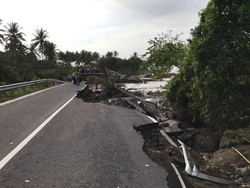Ada Jalan Ambles di Lampung, PUPR Kirim Jembatan Darurat