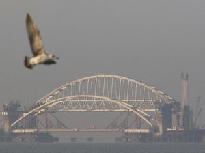 Menengok Pembangunan Jembatan Kontroversial Rusia-Crimea