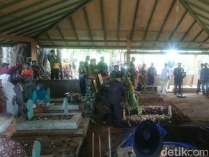 Jasad Mantan Pangdam III Siliwangi Dimakamkan Ulang di Garut