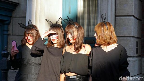 Foto: Cosplay Halloween Cewek Jepang, Masih Cantik Nggak?