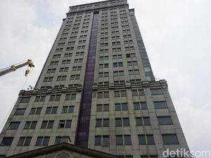 Melihat Menara Saidah, Gedung Perkantoran yang Tak Berpenghuni Melihat Menara Saidah, Gedung Perkantoran yang Tak Berpenghuni