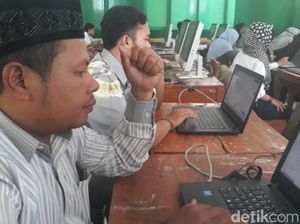 Ahmad, Pendiri Sekolah di Kabupaten Bandung Ikuti Ujian Kesetaraan