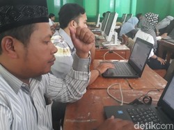 Ahmad, Pendiri Sekolah di Kabupaten Bandung Ikuti Ujian Kesetaraan