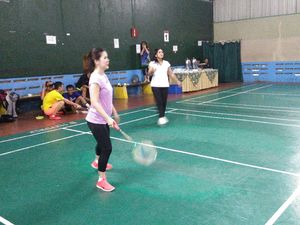 Serunya Grace Adu Bulutangkis Lawan Bakal Caleg PSI Smash 100 Watt