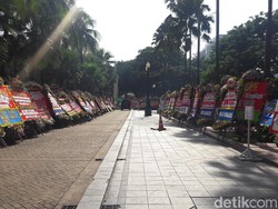 Jelang Djarot Lengser, Karangan Bunga Terus Berdatangan di Balkot