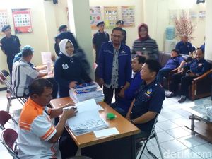 Baru 4 Parpol Serahkan Berkas Pendaftaran ke KPU Kota Bandung Baru 4 Parpol Serahkan Berkas Pendaftaran ke KPU Kota Bandung