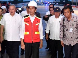 Saat Jokowi Resmikan Tol Pertama di Sumatera Selatan Saat Jokowi Resmikan Tol Pertama di Sumatera Selatan