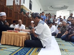 Suasana Haru Mualaf Tionghoa di Masjid Agung Annur Pekanbaru