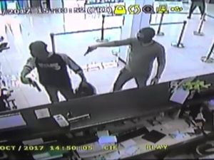 Simulasi Perampokan di BRI Trenggalek Membuat Nasabah Pingsan