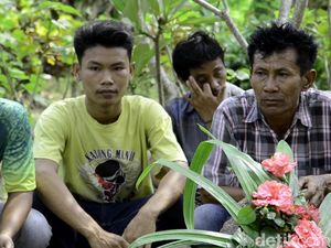 Suporter Persip Pekalongan Ikut Antar Jenazah Banu ke Pemakaman Suporter Persip Pekalongan Ikut Antar Jenazah Banu ke Pemakaman