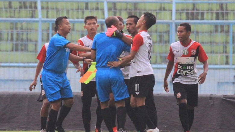 Adu Jotos di Laga Vs Persewangi, Ini Penjelasan Manajemen PSBK Adu Jotos di Laga Vs Persewangi, Ini Penjelasan Manajemen PSBK