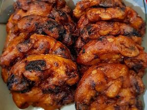 Si Hitam Manis, Pisang Goreng Madu yang Enak Dinikmati Bersama Kopi Susu