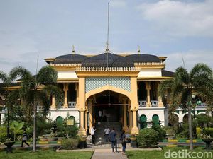 Menilik Istana Maimun yang Gabungkan Gaya Arsitektur Eropa, Melayu, dan Islam Menilik Istana Maimun yang Gabungkan Gaya Arsitektur Eropa, Melayu, dan Islam