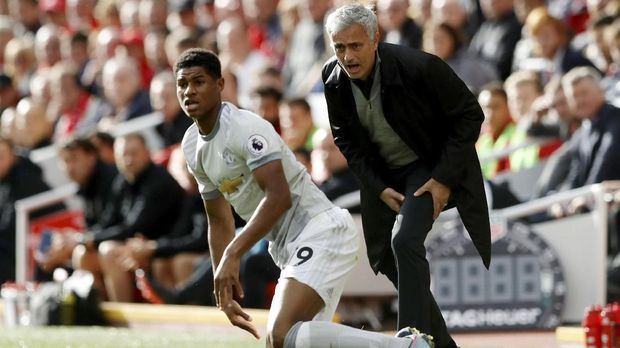 Jose Mourinho dianggap membuat Manchester United tampil membosankan di pertemuan pertama melawan Liverpool.