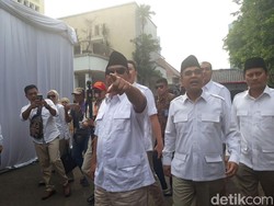 Prabowo Pimpin Gerindra Daftar ke KPU