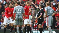 Nemanja Vidic - 6 kartu merah. Foto: Laurence Griffiths/Getty Images