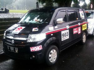 Ini Dia Cara Mudah Membersihkan Bekas Stiker di Mobil